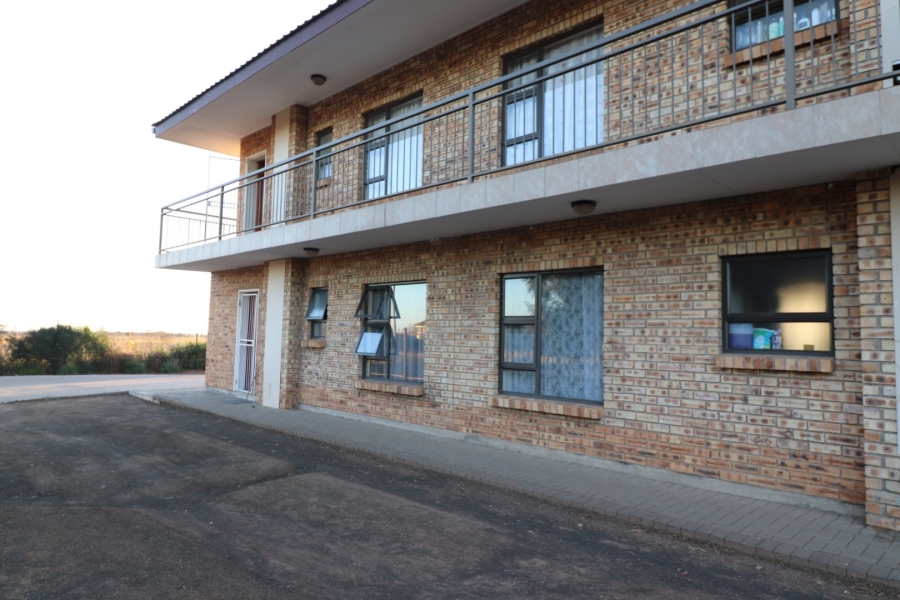 2 Bedroom Property for Sale in Lourierpark Free State